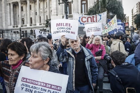 VERGONZOSO!!!  LAS JUBILACIONES AUMENTARÁN EL 2,40 POR CIENTO EN ABRIL.