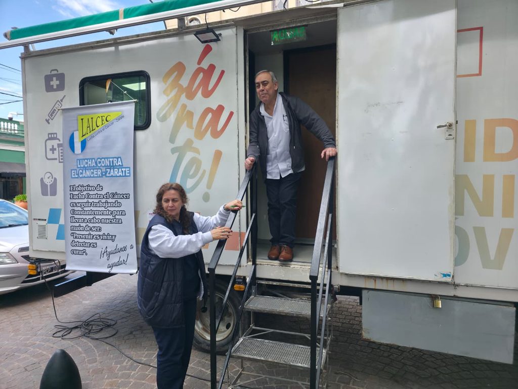 ZÁRATE: SALUD Y LALCEC HICIERON UNA JORNADA GRATUITA DE PREVENCIÓN DEL CÁNCER DE MAMA EN PLAZA MITRE