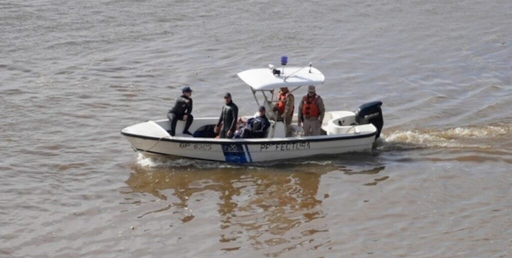 TRAGEDIA EN EL PARANÁ: HALLARON EN SAN PEDRO EL CUERPO DEL ÚLTIMO PESCADOR DESAPARECIDO TRAS UN NAUFRAGIO